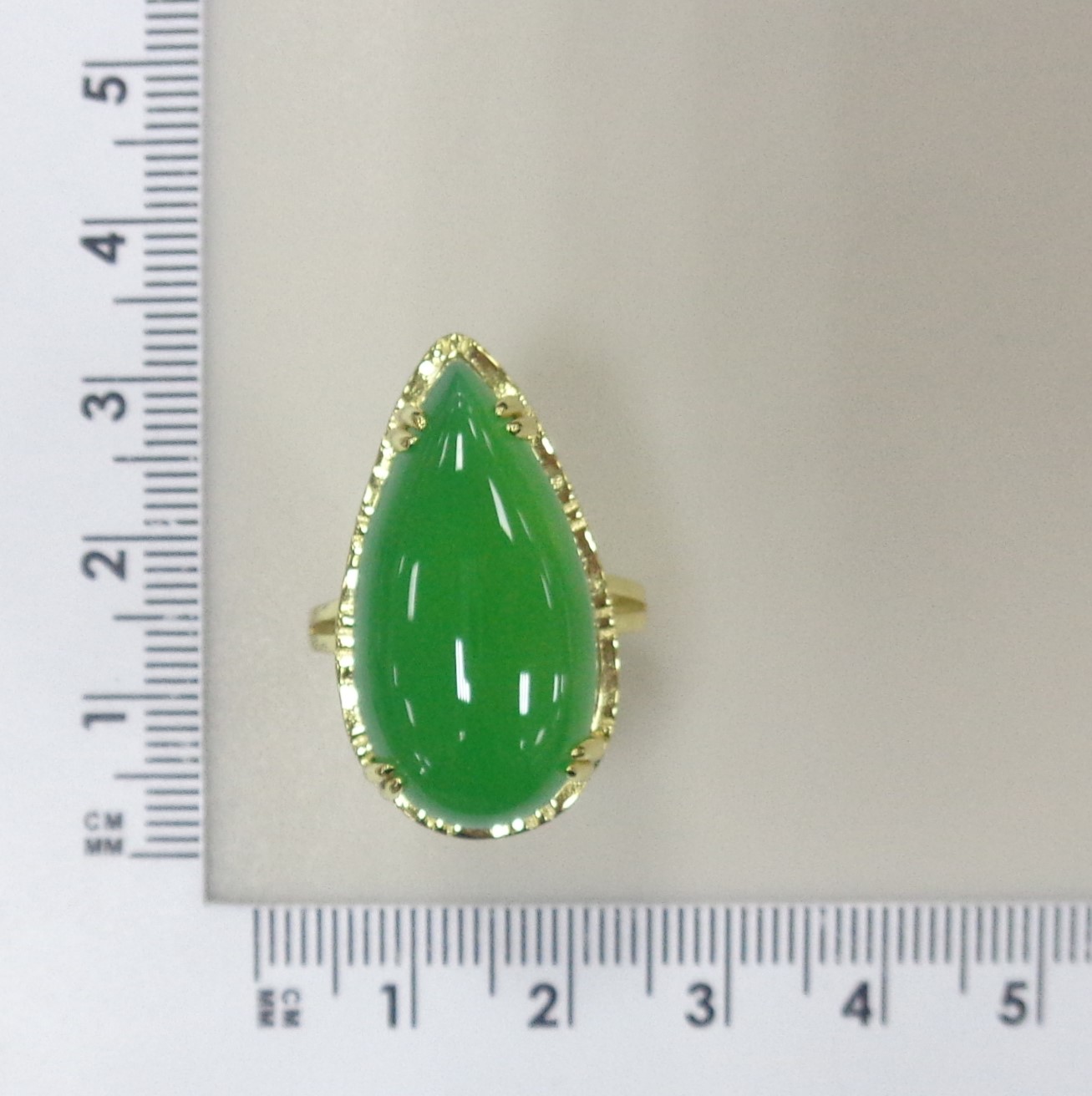 Серебряное кольцо с зеленым халцедоном